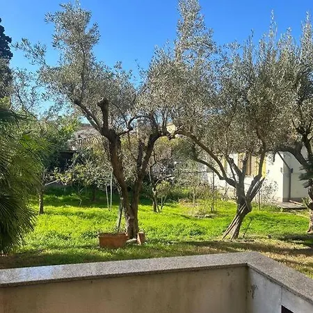 Διαμέρισμα Holiday Home *